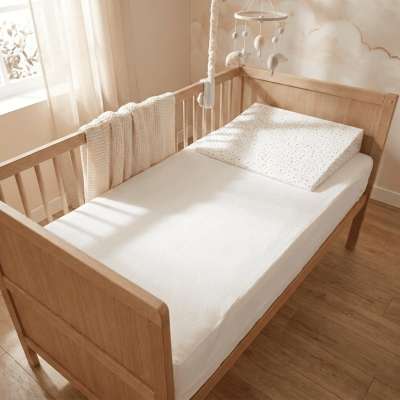 Pack Matelas Bébé 60x120 + Plan Incliné Étoiles + Protège matelas