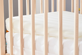Comment surélever un matelas bébé et pourquoi ? On vous guide